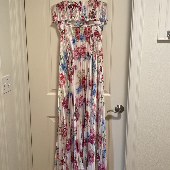 Monique Lhullier, satin “peony dream”strapless ball gown dress.  Size 8. - Picture 11 of 14